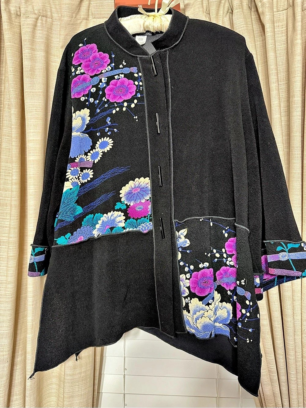 Moonlight Floral Embroidered Cape in Black & Pink Size Medium